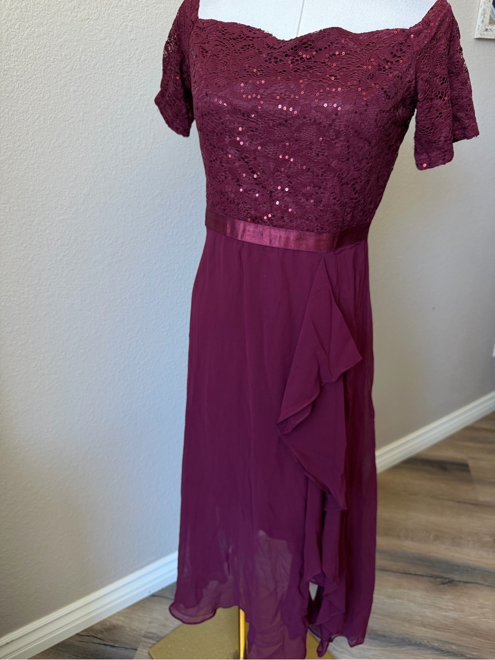 NWT Burgundy Lace & Sequin Midi Dress Chiffon skirt, Medium - Picture 5 of 8